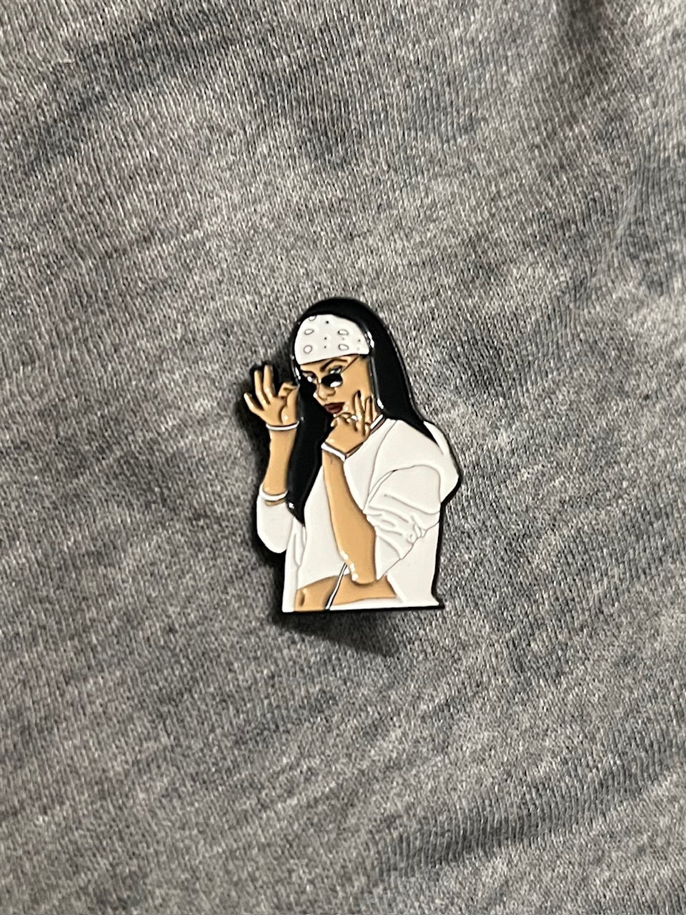 Aaliyah White Bandana Pin